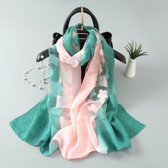 Hollow Lace Flower Scarf Green and Pink Color - Picture 2 of 4
